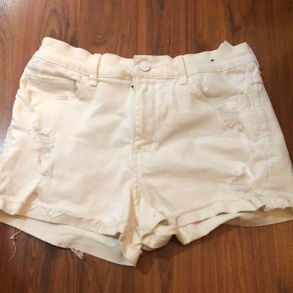 Abercrombie White high-rise short size 6 distressed
